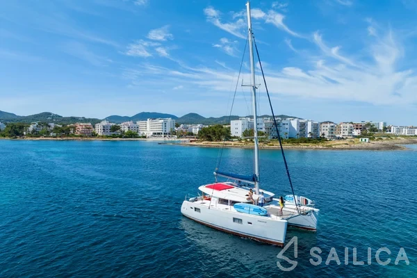 Lagoon 400 - Yacht Charter Sailica