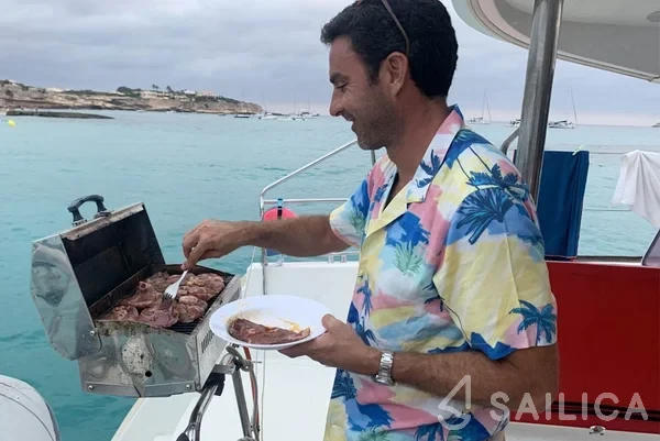 Lagoon 400 - Yacht Charter Sailica