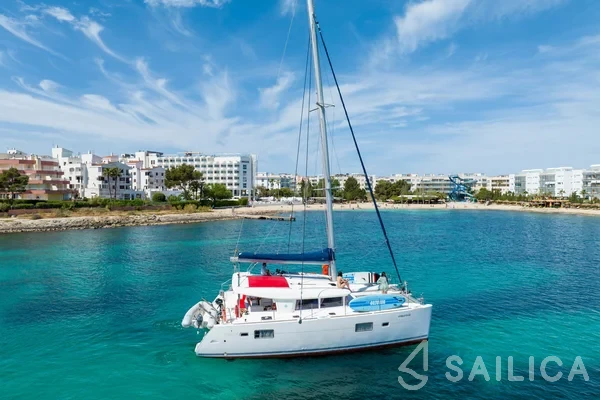 Lagoon 400 - Yacht Charter Sailica