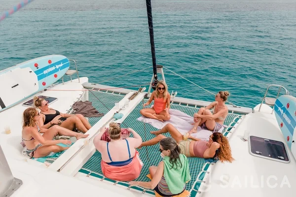 Lagoon 400 - Yacht Charter Sailica