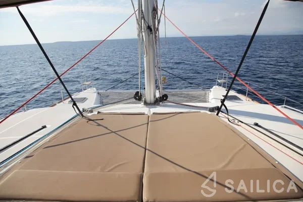Lagoon 450  Flybridge - Yacht Charter Sailica
