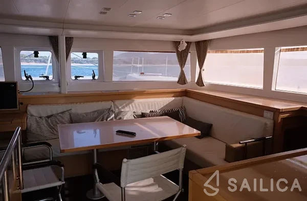 Lagoon 450  Flybridge - Yacht Charter Sailica