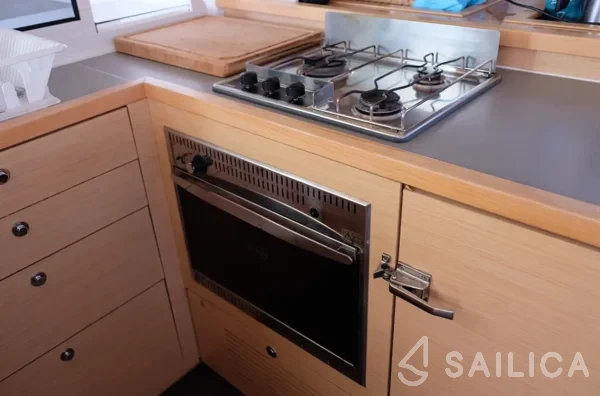 Lagoon 450  Flybridge - Yacht Charter Sailica