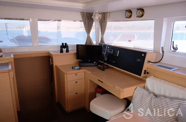 Lagoon 450  Flybridge - Yacht Charter Sailica
