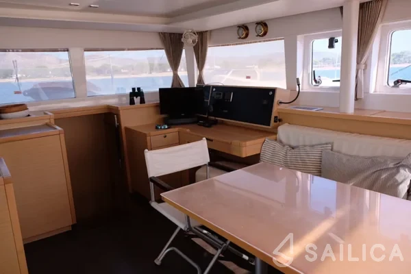Lagoon 450  Flybridge - Yacht Charter Sailica