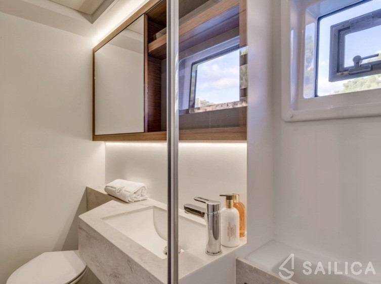 Lagoon 50 - Yacht Charter Sailica