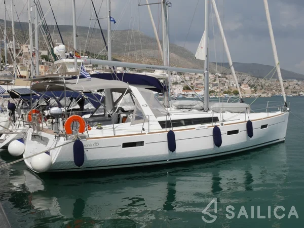 Oceanis 45 - Yacht Charter Sailica