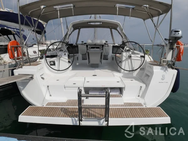 Oceanis 45 - Yacht Charter Sailica