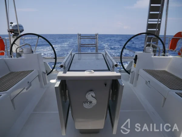 Oceanis 45 - Yacht Charter Sailica