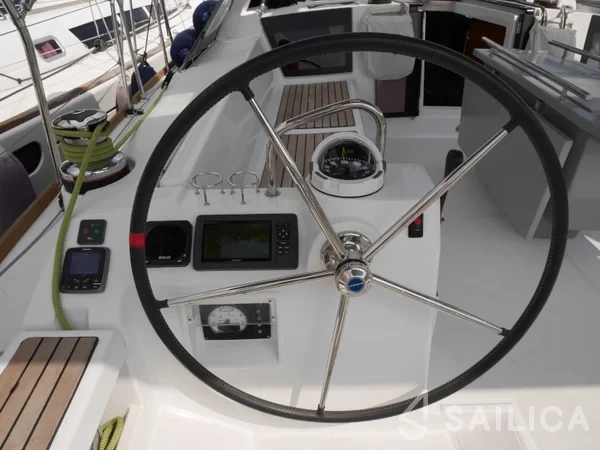 Oceanis 45 - Yacht Charter Sailica