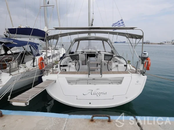 Oceanis 45 - Yacht Charter Sailica