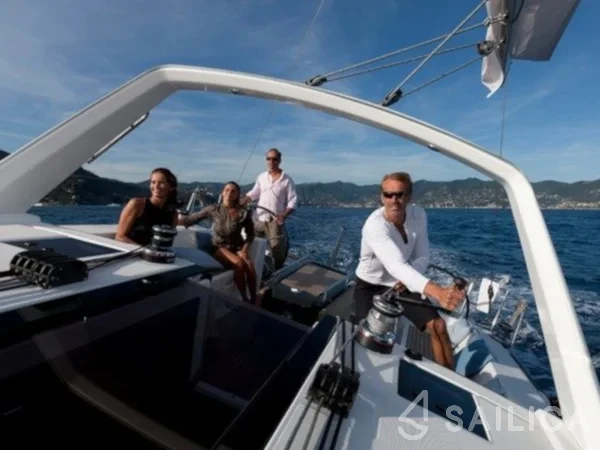 Oceanis 45 - Yacht Charter Sailica