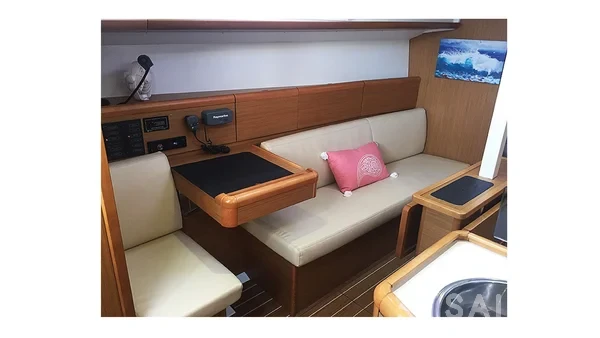 Sun Odyssey 33i - Yacht Charter Sailica