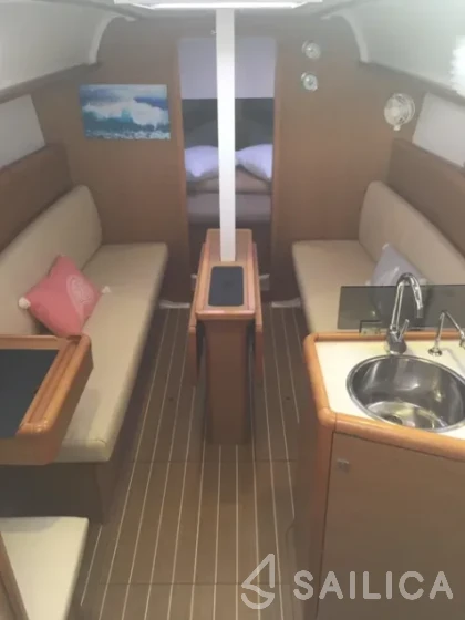 Sun Odyssey 33i - Yacht Charter Sailica