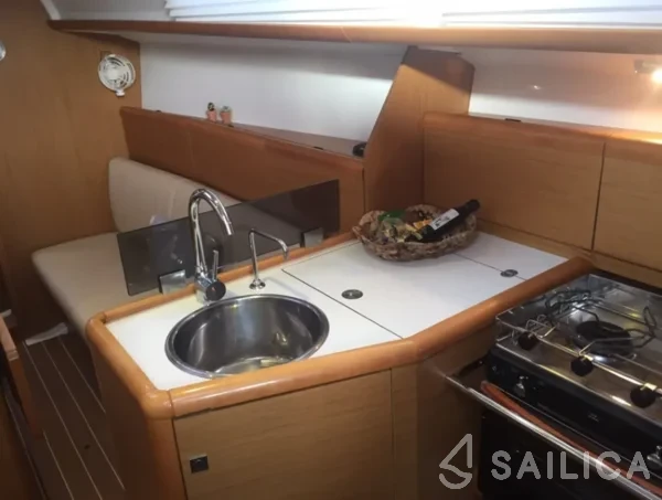 Sun Odyssey 33i - Yacht Charter Sailica