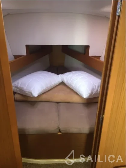 Sun Odyssey 33i - Yacht Charter Sailica