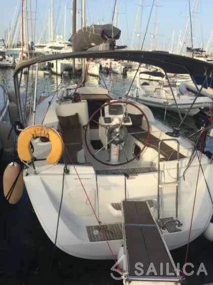 Sun Odyssey 33i - Yacht Charter Sailica