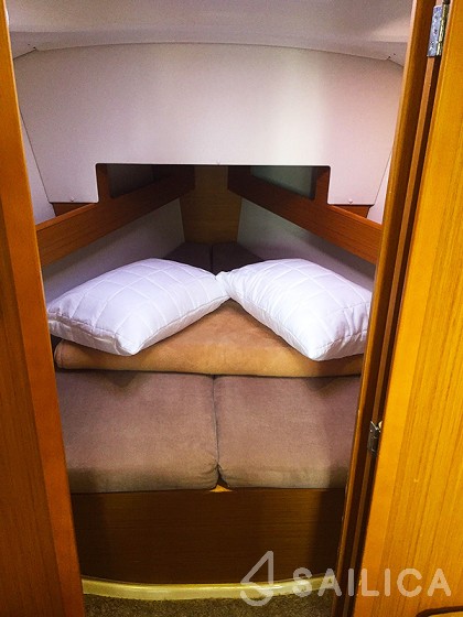 Sun Odyssey 33i - Yacht Charter Sailica