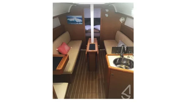 Sun Odyssey 33i - Yacht Charter Sailica