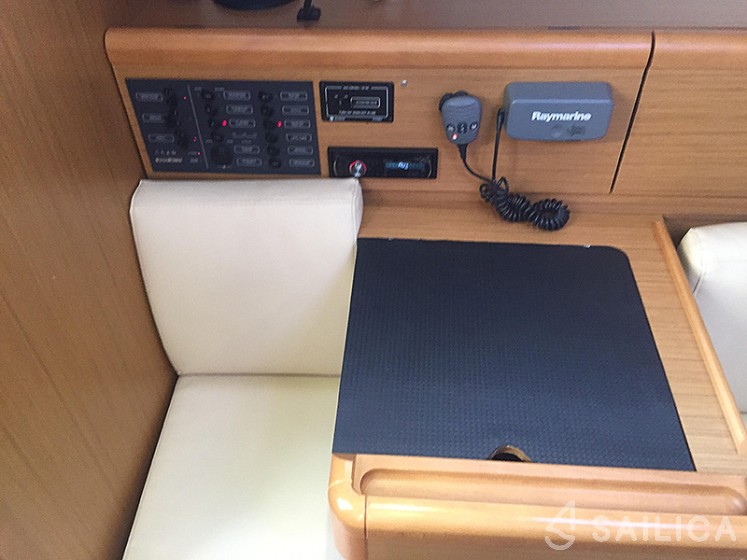 Sun Odyssey 33i - Yacht Charter Sailica