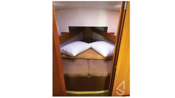 Sun Odyssey 33i - Yacht Charter Sailica