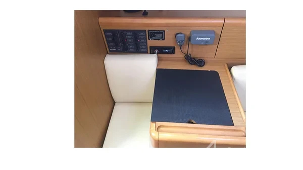 Sun Odyssey 33i - Yacht Charter Sailica