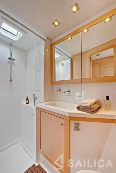 Lagoon 450 - Yacht Charter Sailica
