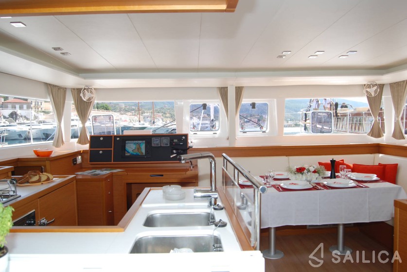 Lagoon 450 - Yacht Charter Sailica