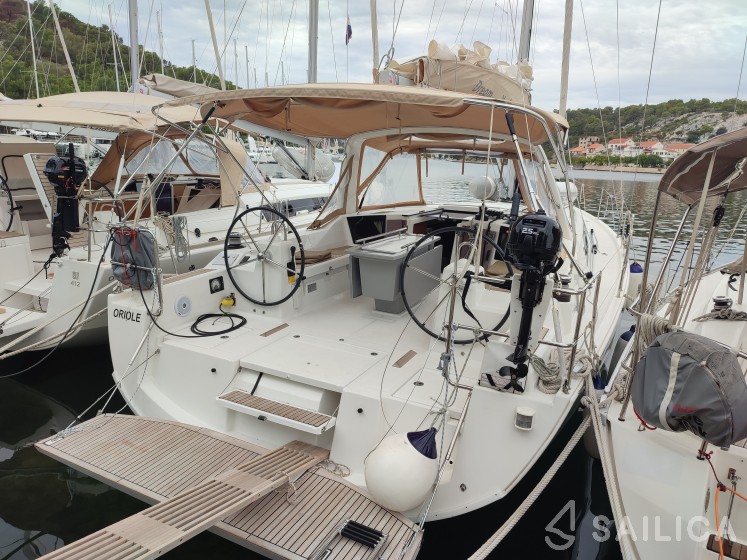Oceanis 41.1 - Yacht Charter Sailica
