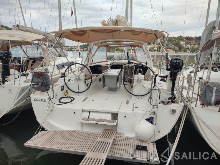 Oceanis 41.1 - Yacht Charter Sailica