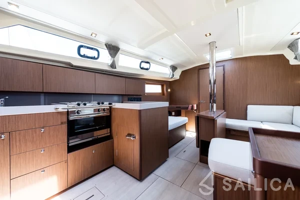 Oceanis 41.1 - Yacht Charter Sailica