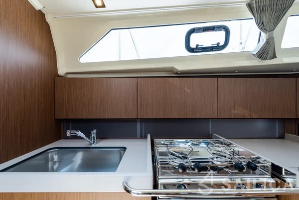Oceanis 41.1 - Yacht Charter Sailica
