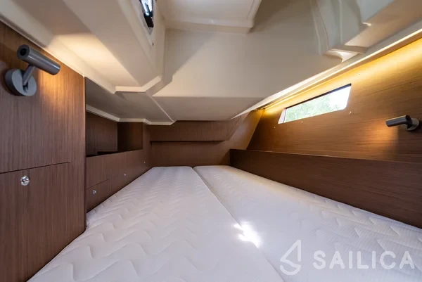 Oceanis 41.1 - Yacht Charter Sailica