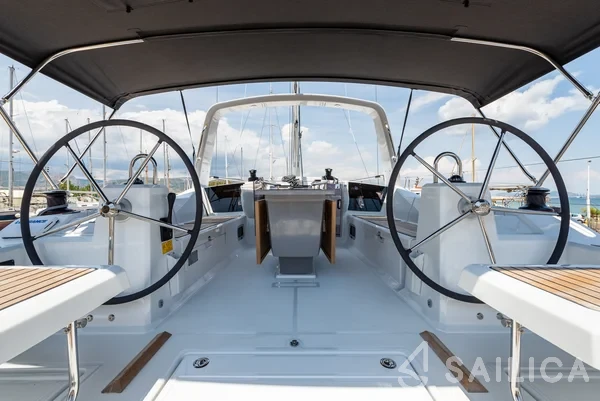 Oceanis 41.1 - Yacht Charter Sailica