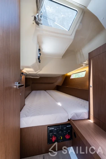 Oceanis 41.1 - Yacht Charter Sailica