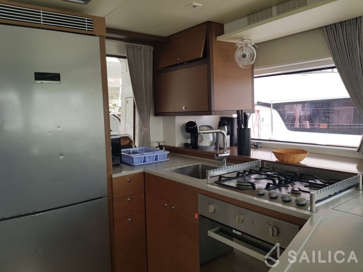 Lagoon 52 - Yacht Charter Sailica