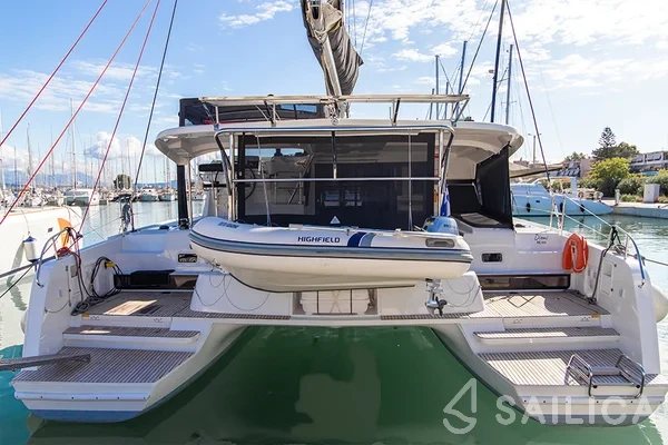 Lagoon 42 - Yacht Charter Sailica