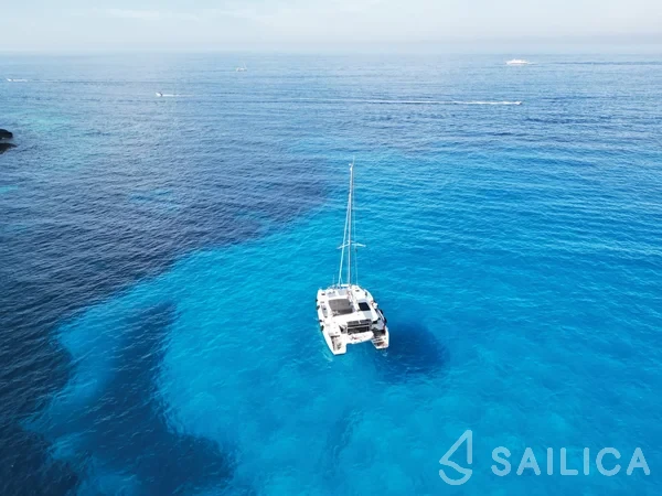 Lagoon 42 - Yacht Charter Sailica