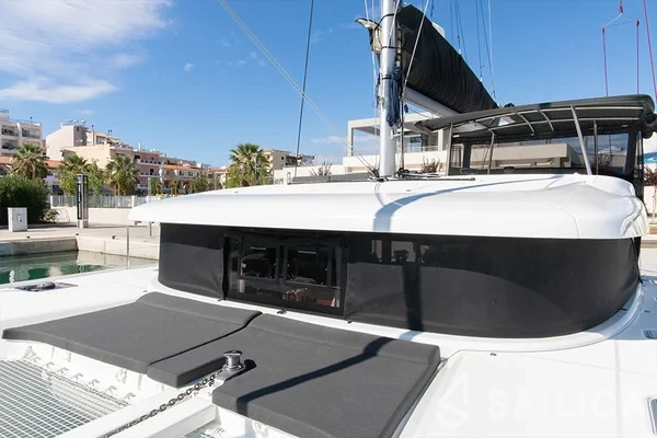 Lagoon 42 - Yacht Charter Sailica