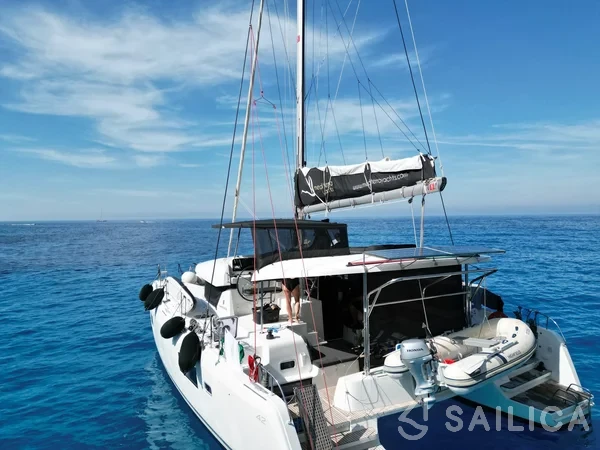 Lagoon 42 - Yacht Charter Sailica