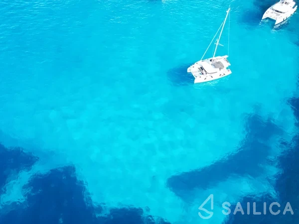 Lagoon 42 - Yacht Charter Sailica