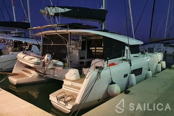 Lagoon 42 - Yacht Charter Sailica