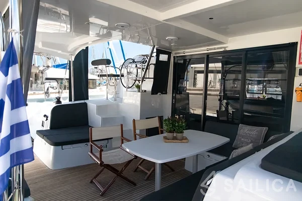 Lagoon 42 - Yacht Charter Sailica