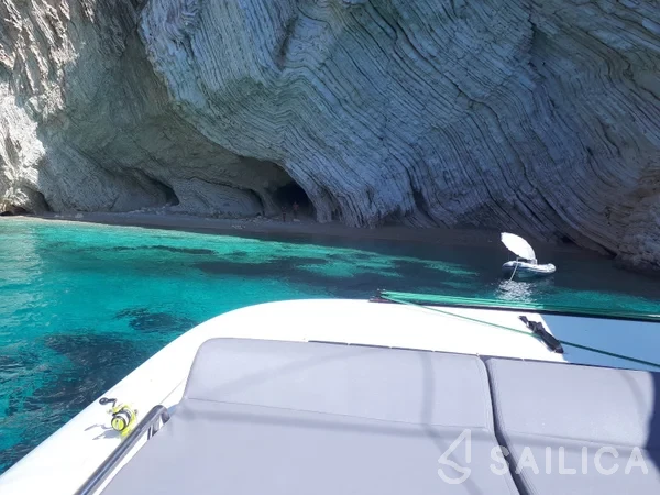 Lagoon 42 - Yacht Charter Sailica