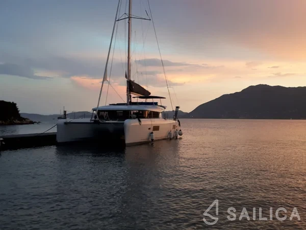 Lagoon 42 - Yacht Charter Sailica