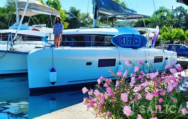 Lagoon 42 - Yacht Charter Sailica