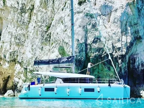 Lagoon 42 - Yacht Charter Sailica