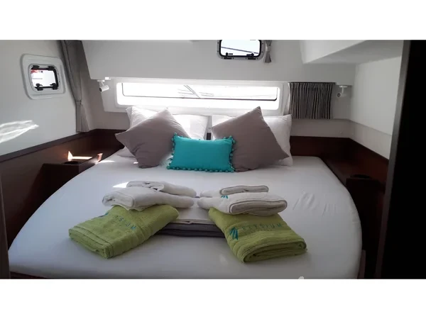 Lagoon 42 - Yacht Charter Sailica