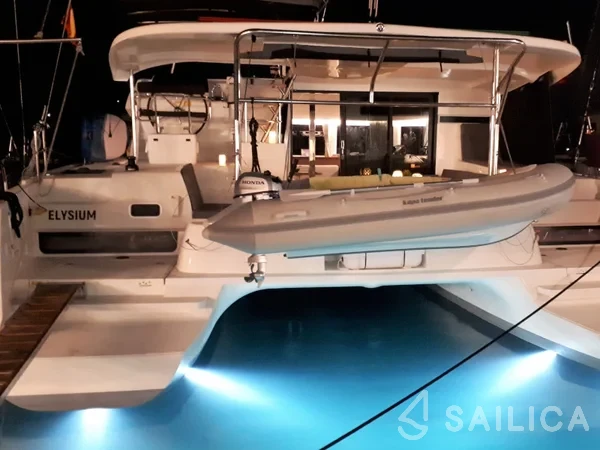 Lagoon 42 - Yacht Charter Sailica