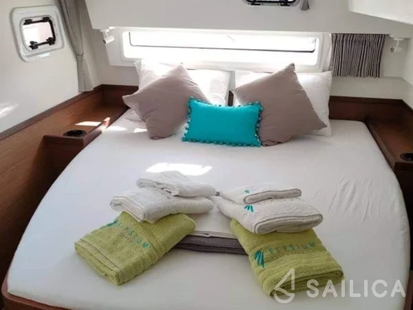 Lagoon 42 - Yacht Charter Sailica